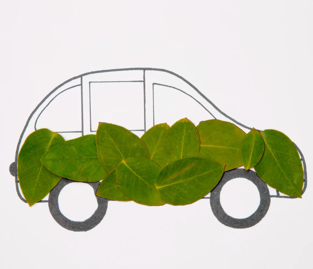 Auto mit Blätter an der Karosserie - Autoverwertung Essen Rohstoffhandel Ruhr