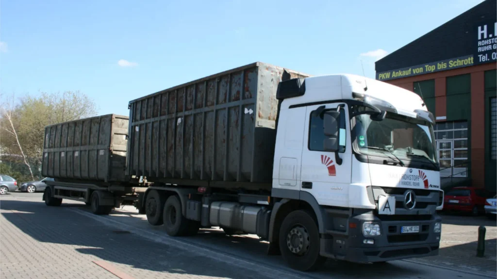 Abtransport der Verwertbaren Materialien - Autoverwertung Herne Rohstoffhandel Ruhr